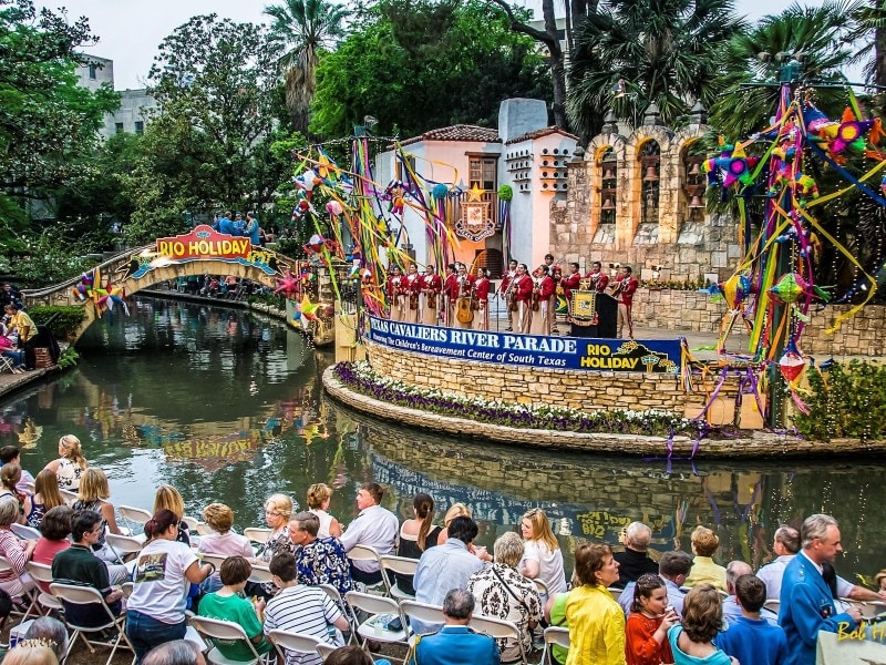 リバーウォークのステージでは、ホリデーになると様々なイベントが開催される