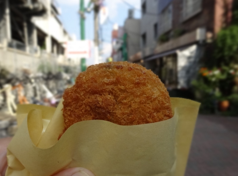 これはおいしいコロッケ。30円というのがうれしい。