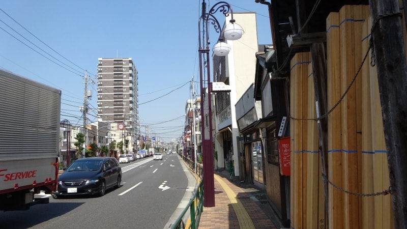 ただし、まばらだけど、よさげな飲食店などもあった