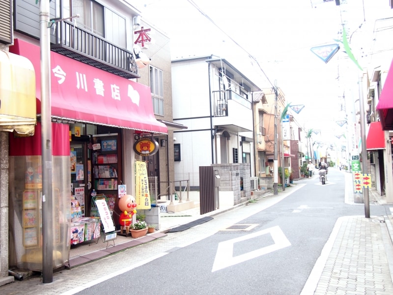 この通りの南に堀切菖蒲園がある