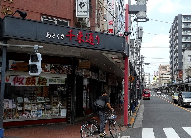 全長1200m、約160店舗がある