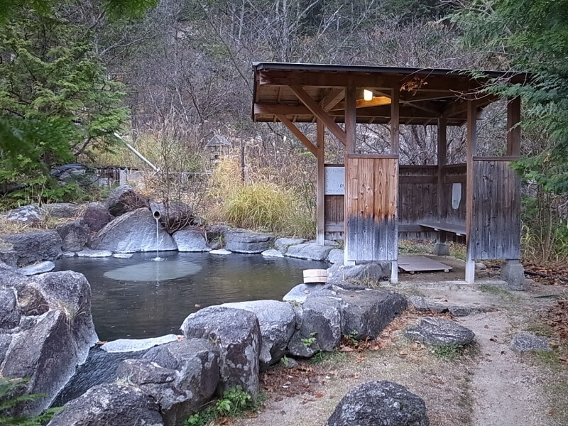 雨の菩薩の湯
