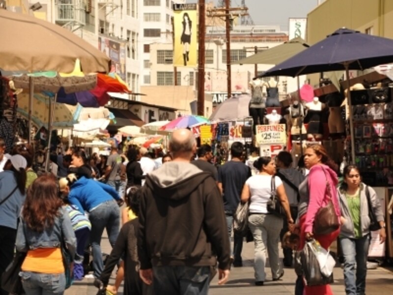 こんなに人が多い所ではリュックは避けた方が無難