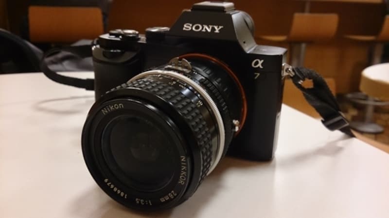 α7にNIKKOR 28mm F3.5を付けた例