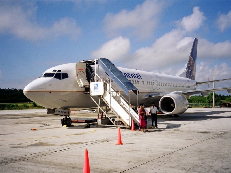 ヤップ空港。合併前はコンチネンタルミクロネシア航空が運航していた