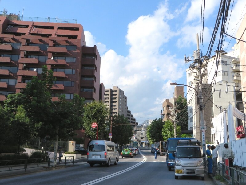通り沿いのマンション