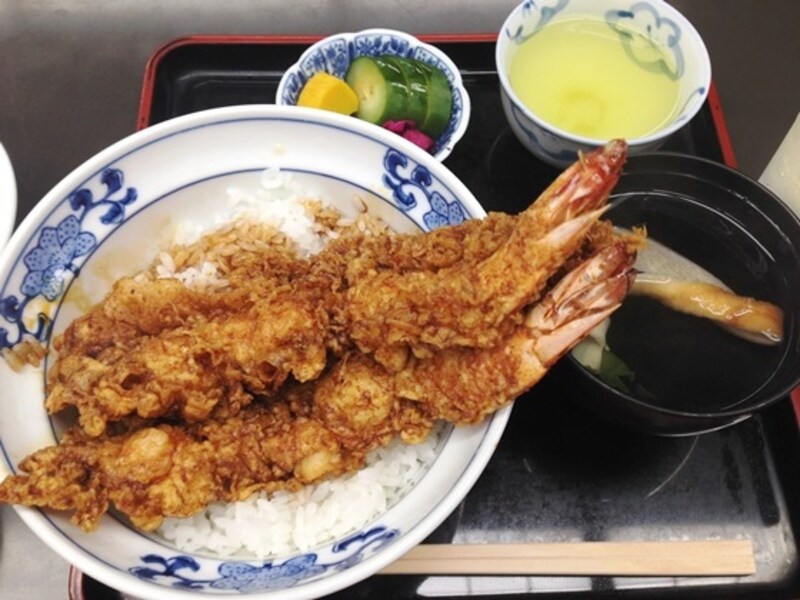 大きな2本の海老入りの「天丼」