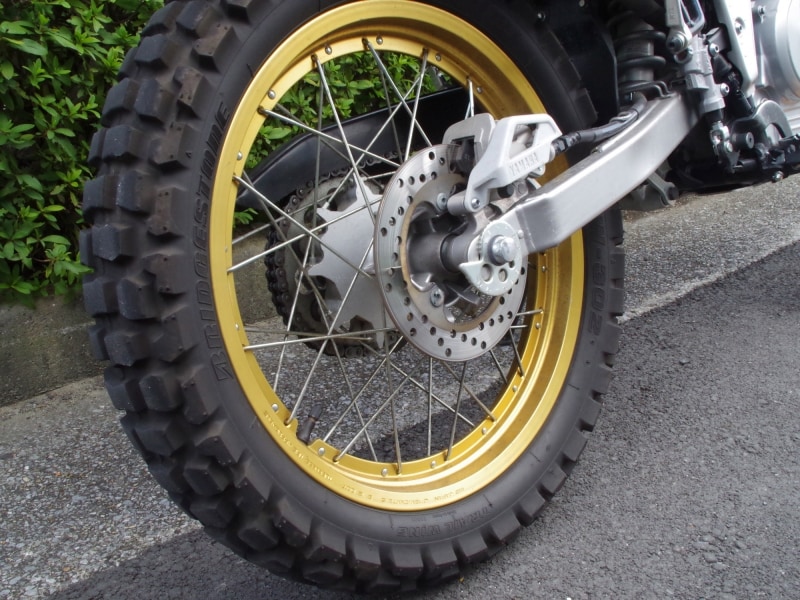 セロー250のリアタイヤはチューブレス