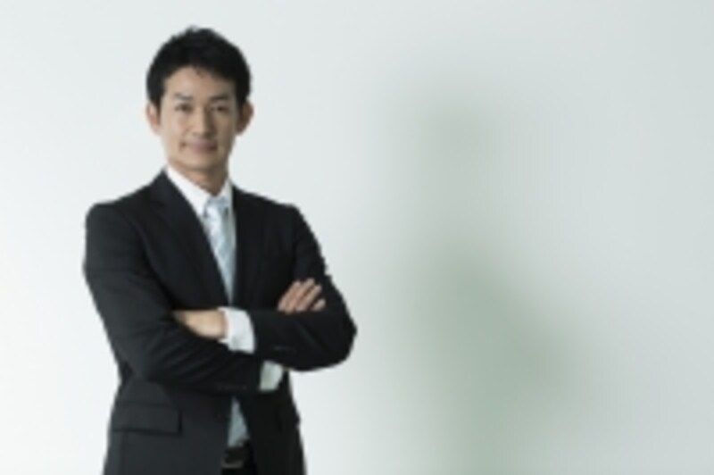 自信がある表情の男性