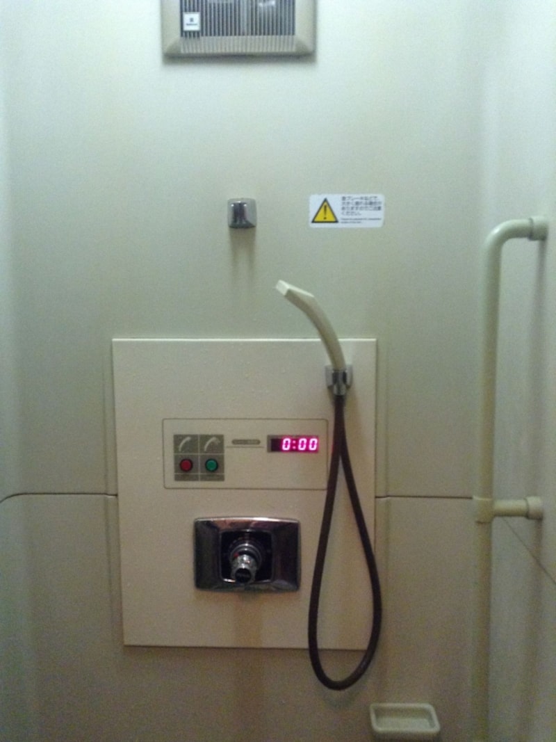 シャワー室内部