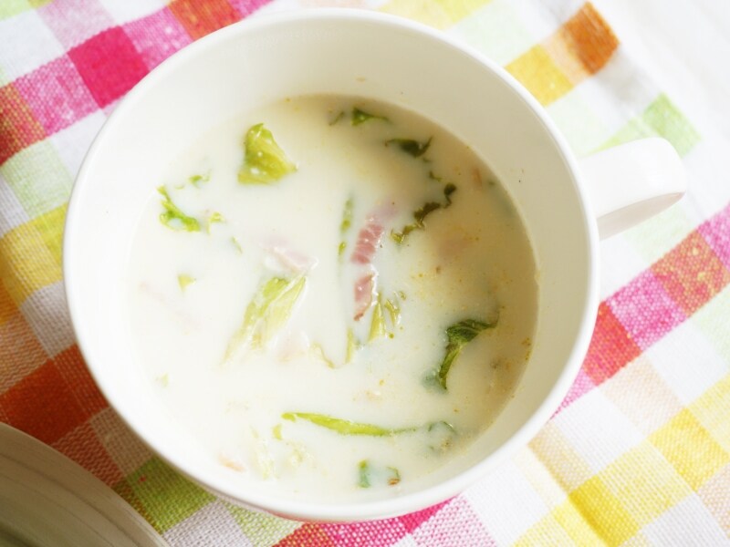 ベーコンとレタスのごま豆乳スープ