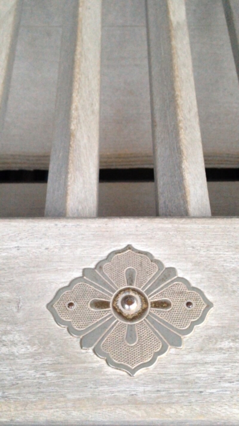 神社にも家紋がある。「社紋」というらしいが、この八幡神社の社紋は「剣花菱」なんだ