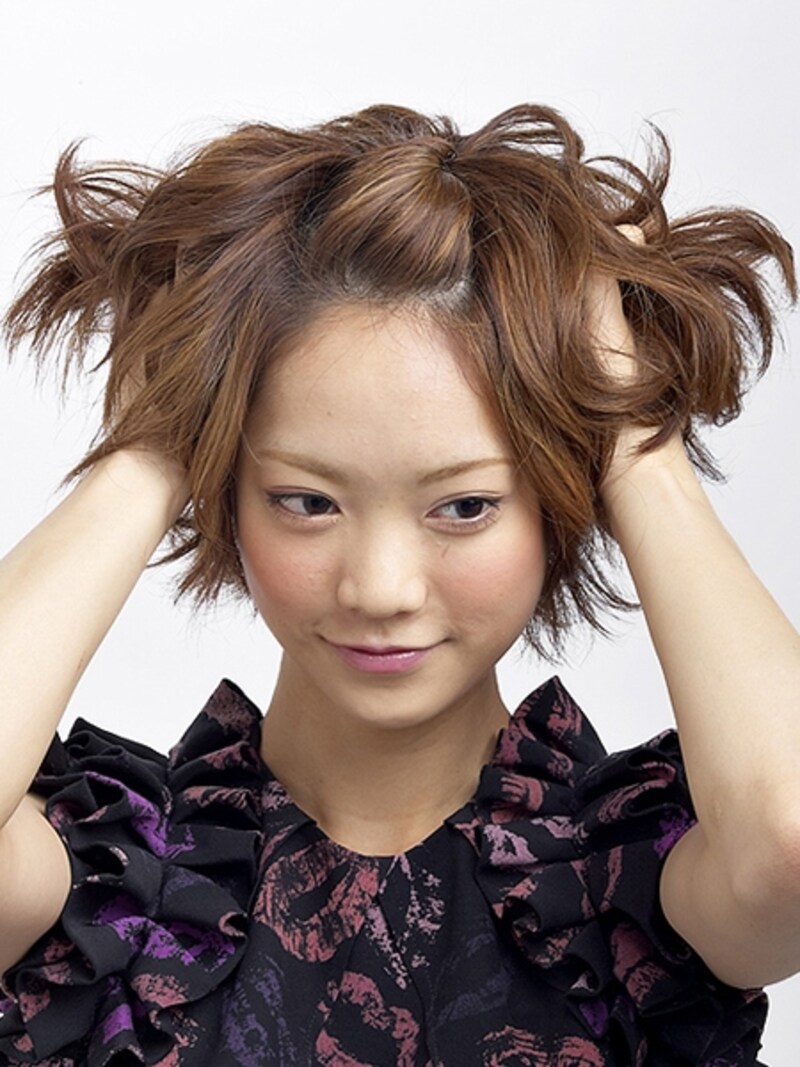 掌になじませてからもみこむようにするとよい