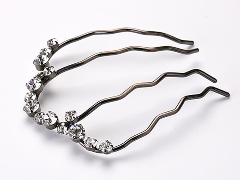 クリスタルの輝きが美しいコーム