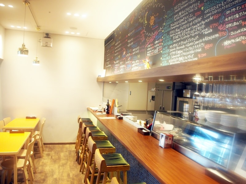 洗練されたデザインの店内