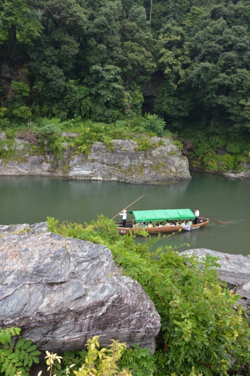 シートの屋根がかけられた長瀞ライン下り
