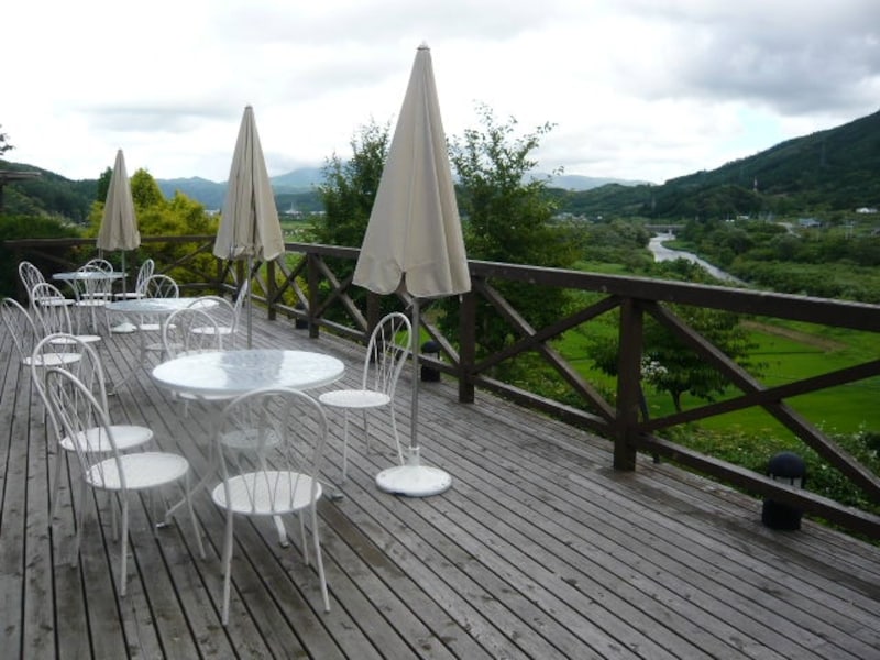 展望デッキからは、遠野の山々が望めます