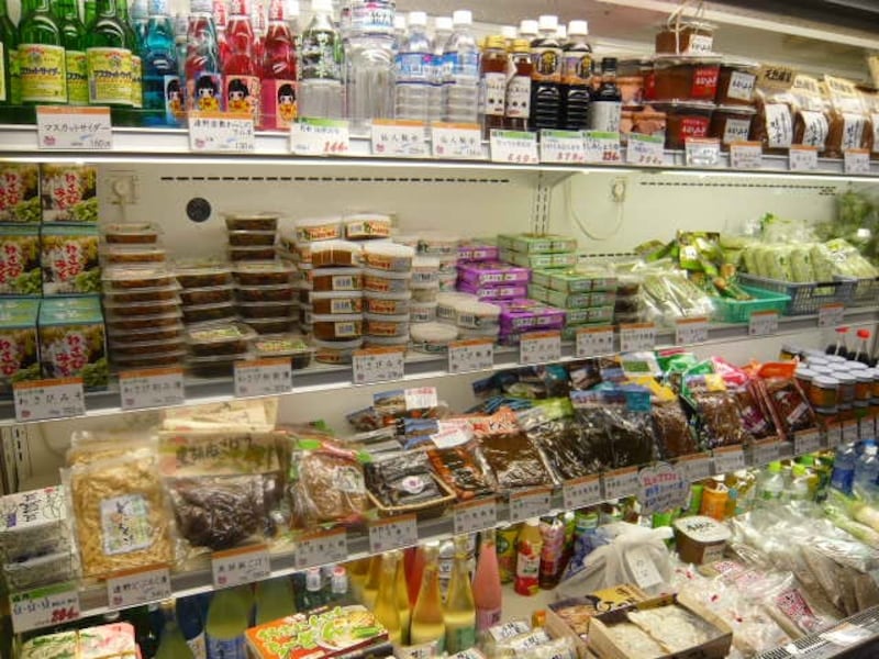 特産品がずらりと並ぶ店内