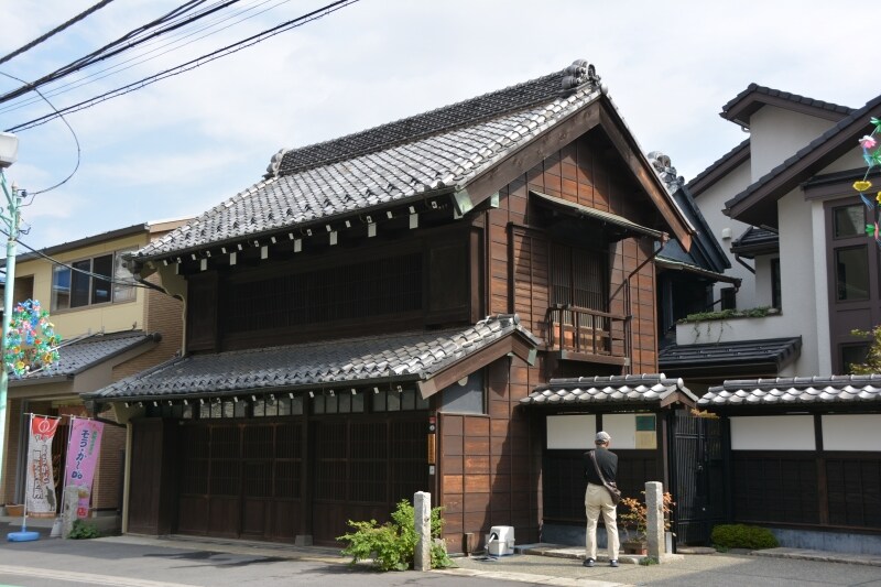 宿場町の面影を残すふじき商事