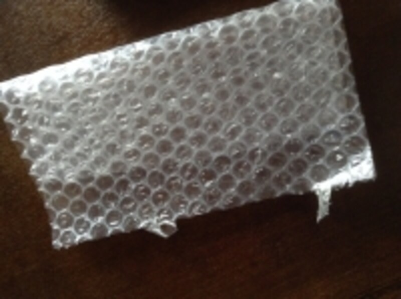 通販で買った商品が包まれていたエアクッション。再利用するのがベスト。