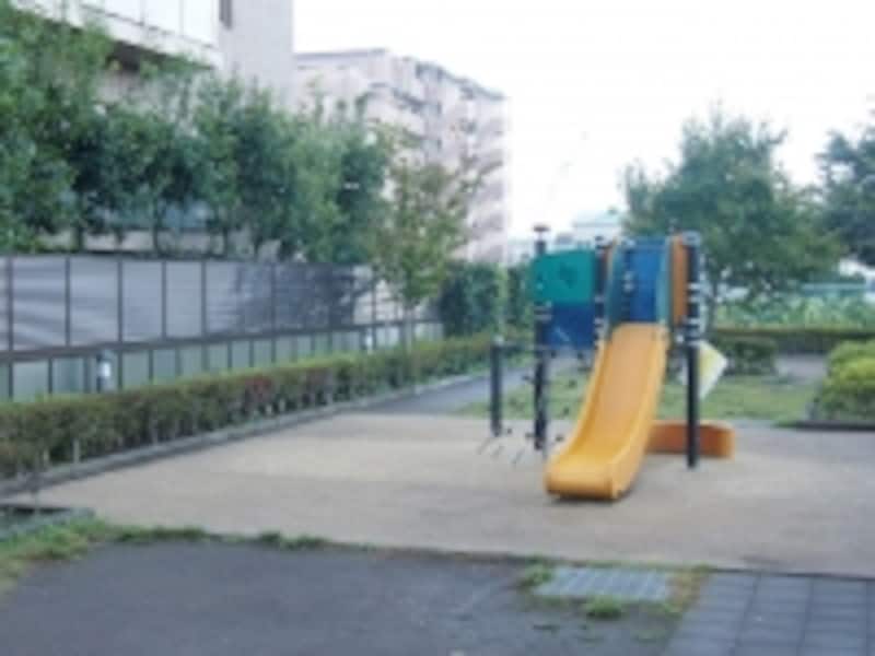公園の遊具の写真