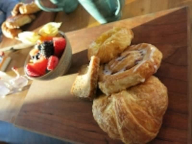 盛り付けも美しい朝食