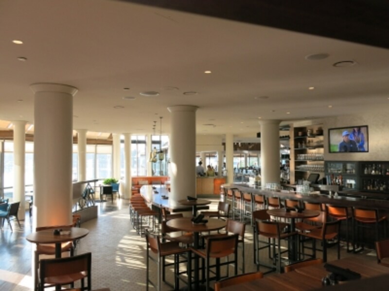 ダイニング併設のバーで楽しみたいのは、地ビールの生！