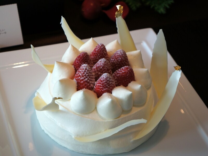 ストロベリー・ショートケーキ12×H8.5cm 4,320 円 / 15×H8.5cm 5,400 円(税込)