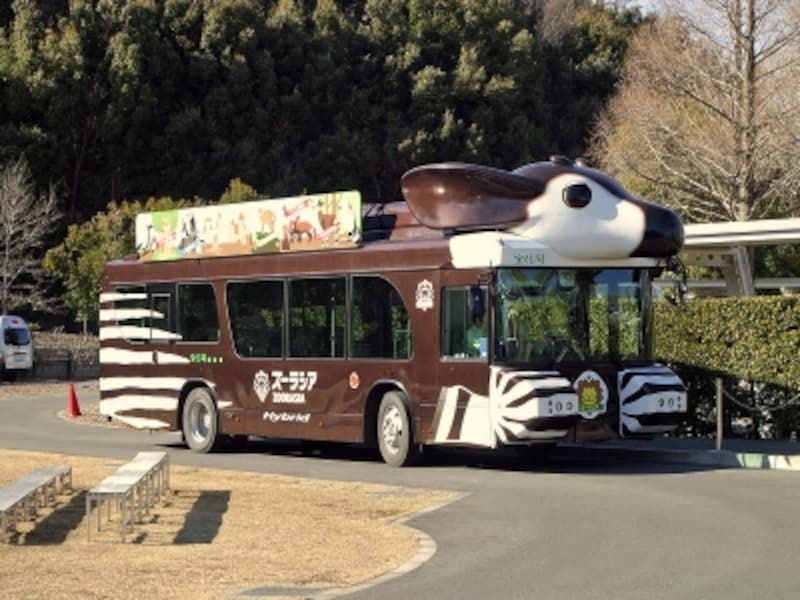 園内を走るバス（サバンナ号、ズッピ）に乗ってラクラク移動！　画像は土日祝に運行するズッピ（2013年2月24日撮影）
