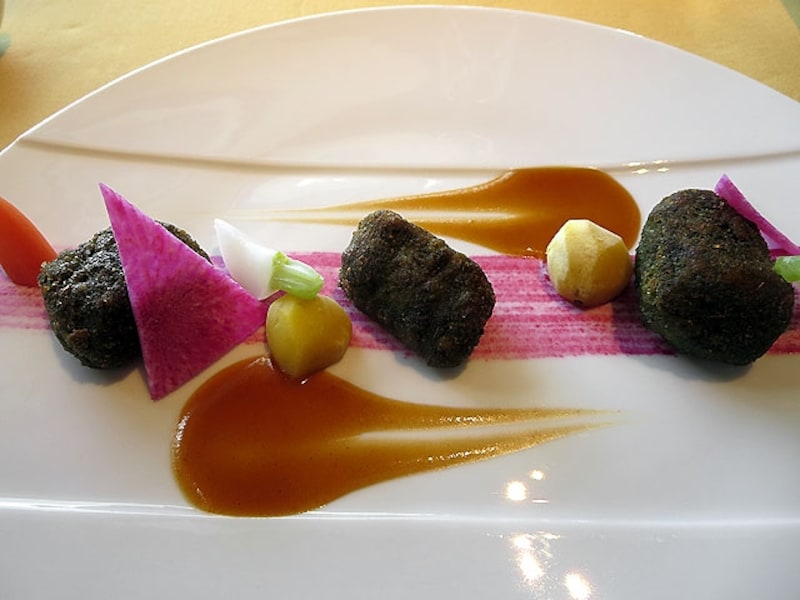 仔羊背肉のハーブ入りパン粉つけ焼き ソースナバラン