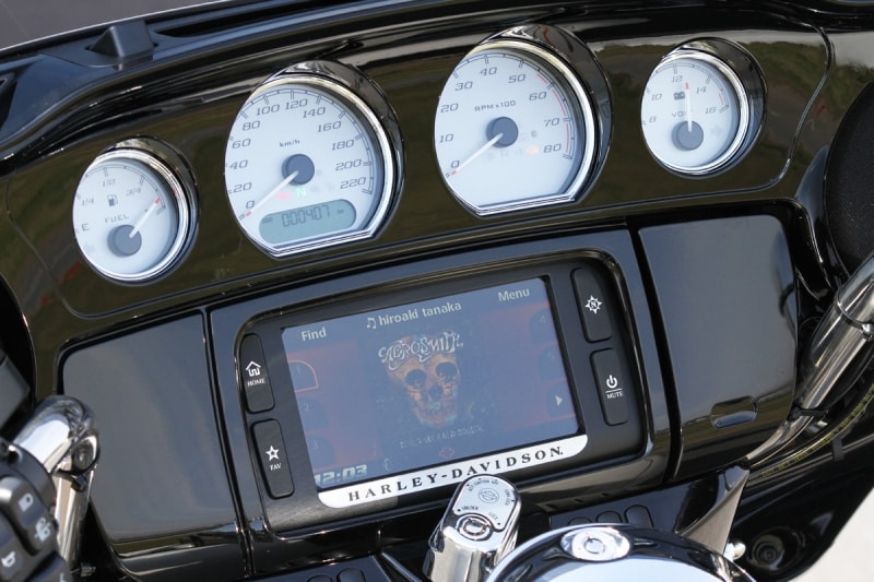 フェアリングにはパフォーマンスの高いオーディオとスピーカーが内蔵。