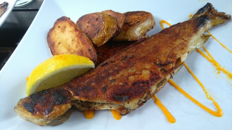 プリトヴィッツェ名物のマス