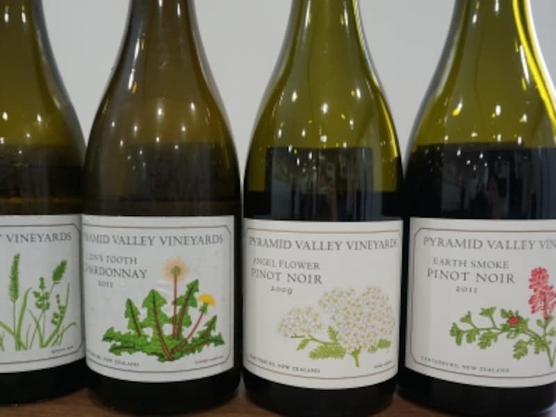 上品できれいな花のラベル