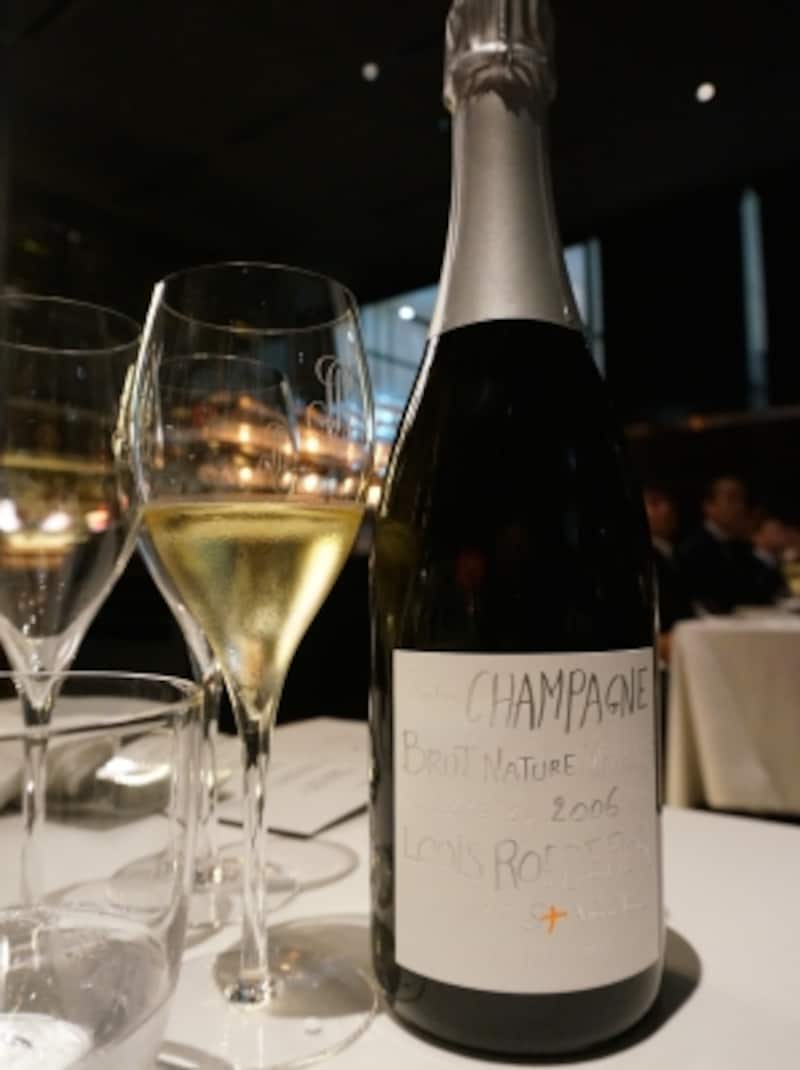 フィリップ・スタルクによる遊び心あるラベル