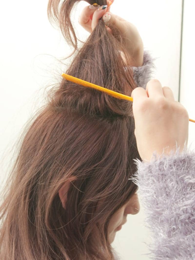 表面から見えないように逆毛をたてると良い