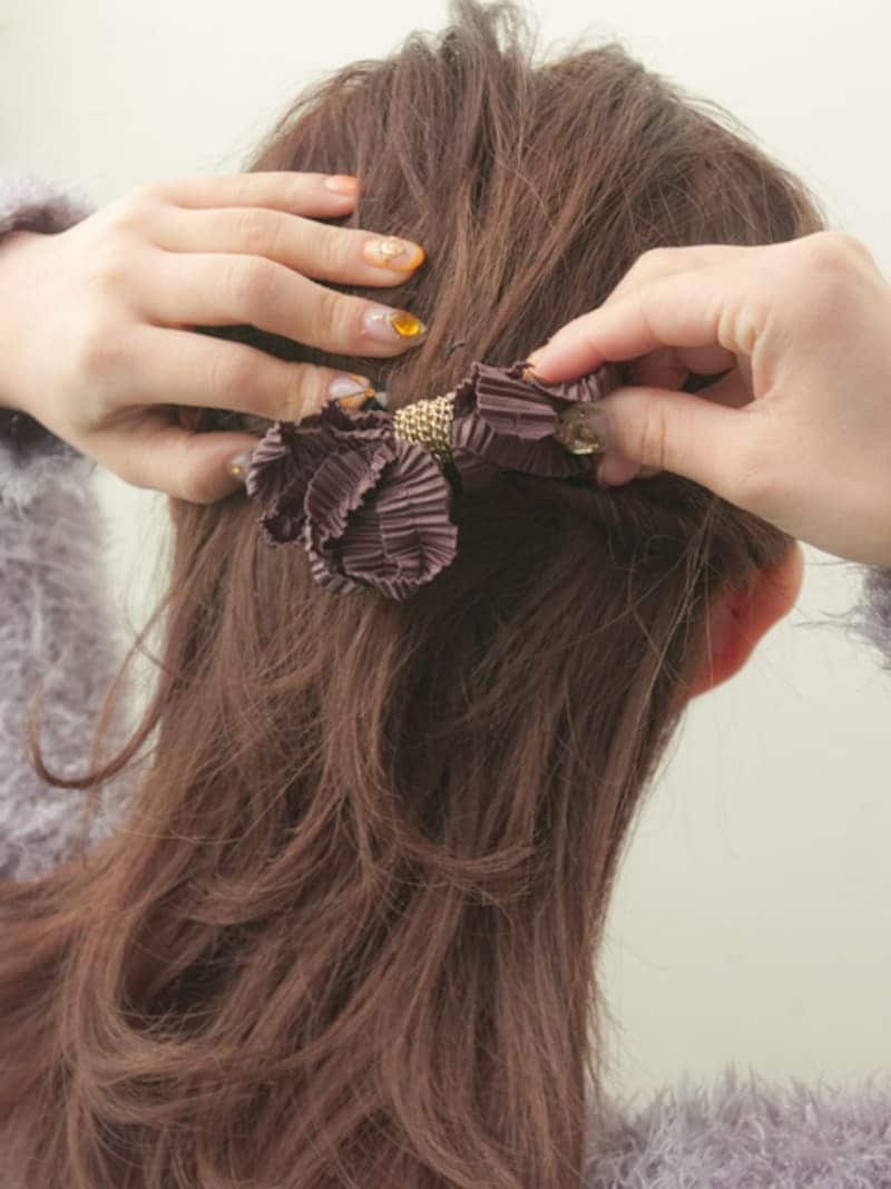 アメピンを隠すように留めると良い