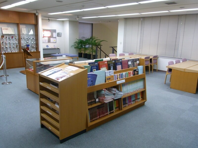 切手の博物館の図書室