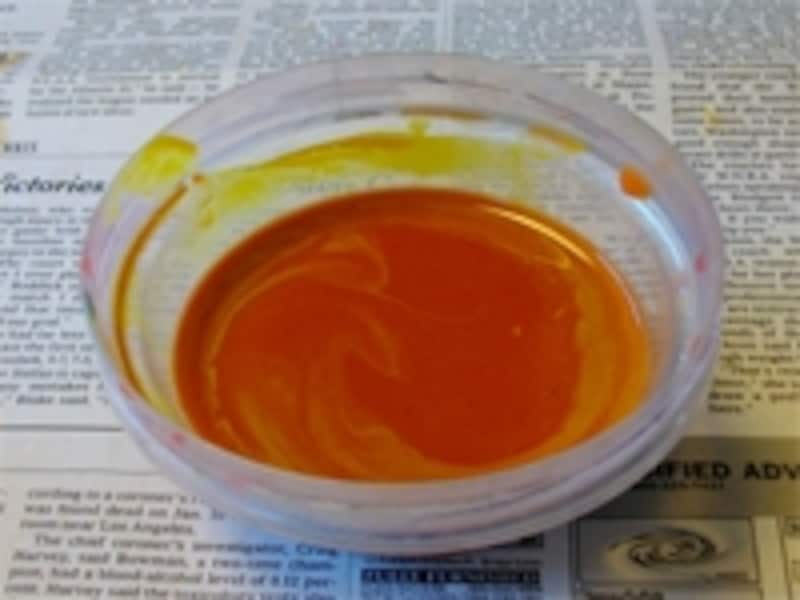 水入れの中はオレンジジュースみたい