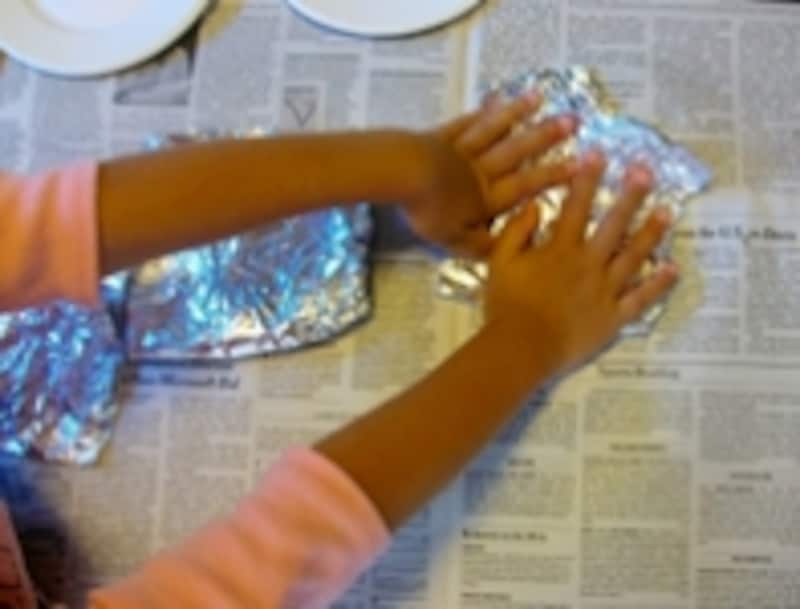 アルミホイルをとってたたんでポイッ