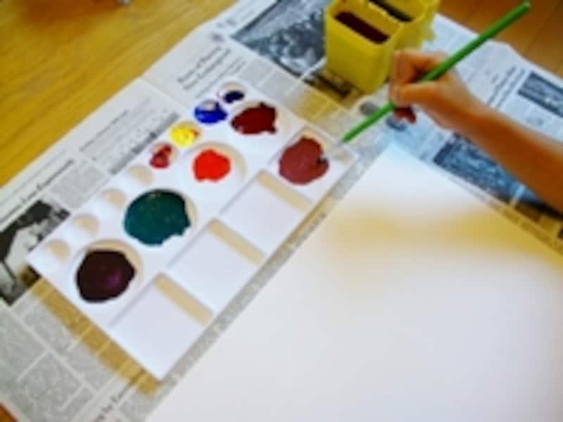 パレット上で混ぜていくつも色をつくるよ