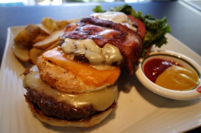 ワールドダイナーバーガー2480円（ビュッフェつき）