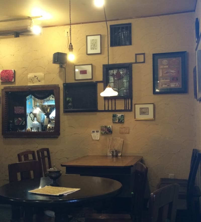 インテリアや置かれた雑誌類にもさりげないｋだわりが感じられます。