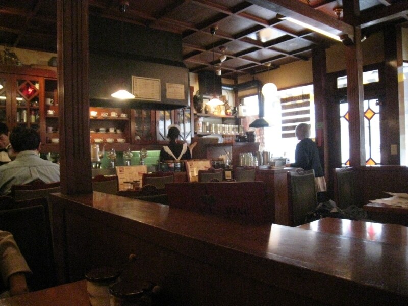 落ち着いた店内。