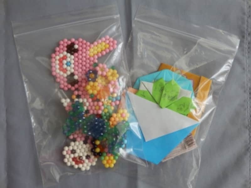 折り紙やアイロンビーズなどの小さな作品をまとめて収納