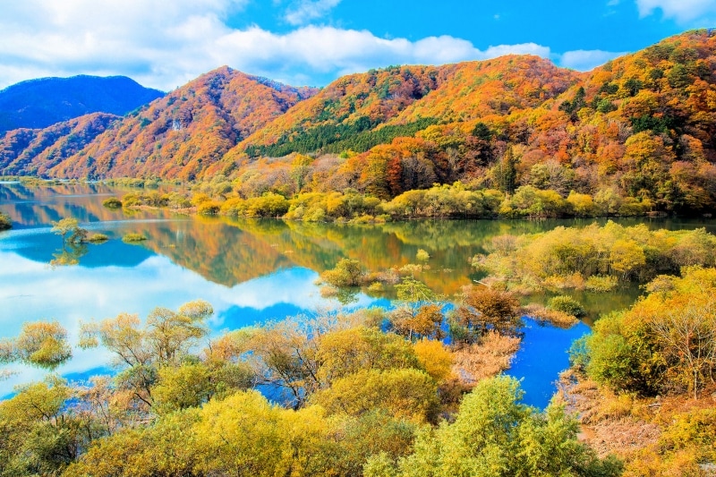 紅葉の五十里湖