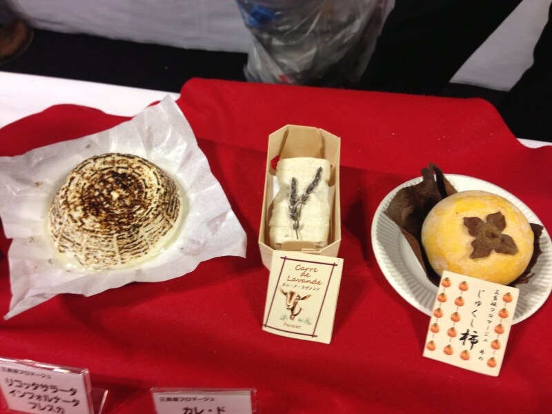 上質でオリジナリティの強いチーズを生み出す、三良坂フロマージュのチーズたち。真ん中が、金賞と外国人審査員賞を受賞した“カレ・ド・ｼｪｰｳﾞﾙ”