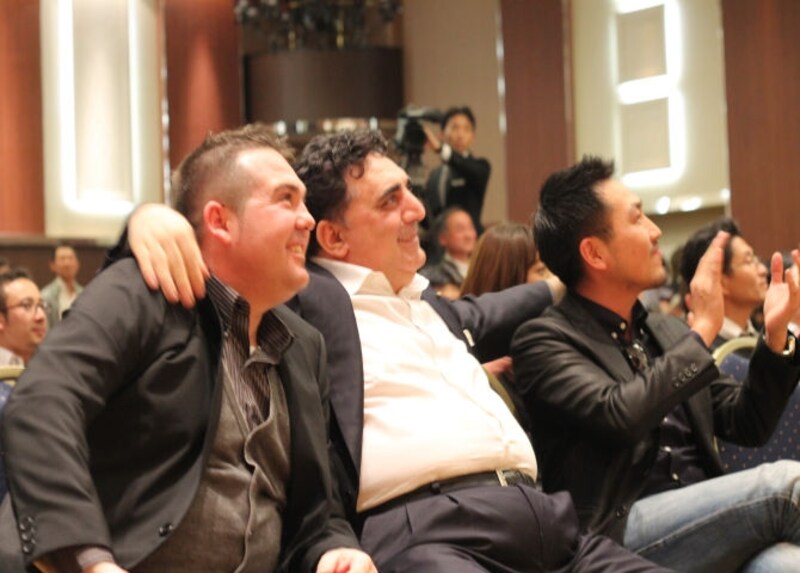 授賞を喜ぶ、ファットリアビオさん