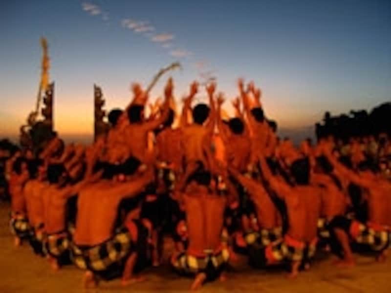 ルワトゥ寺院のケチャック・ダンス