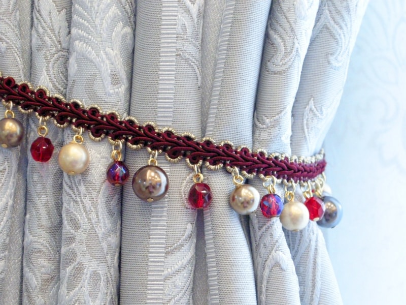 ビーズのカーテンホルダー