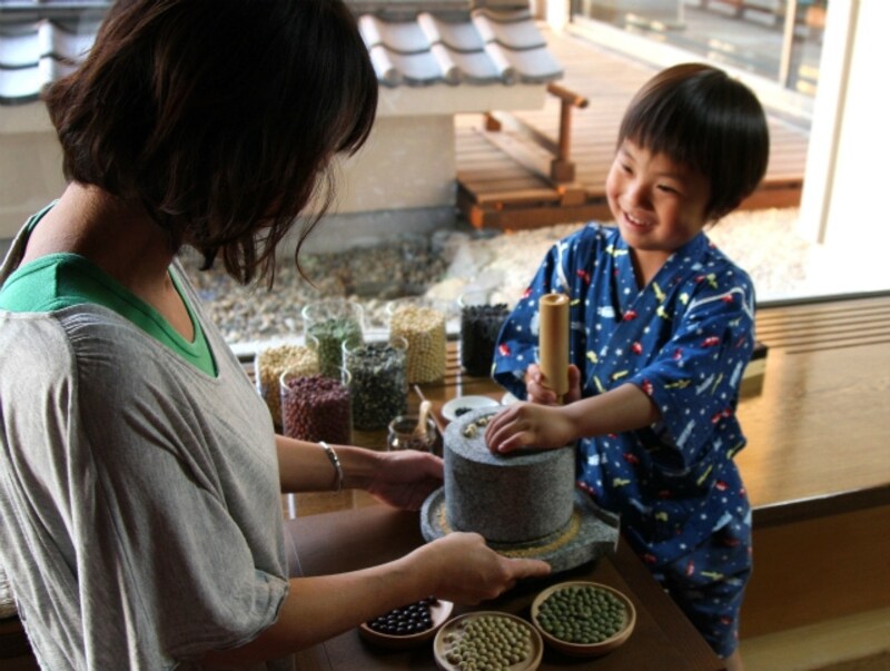 石臼は小さな子どもから利用できるサイズが揃